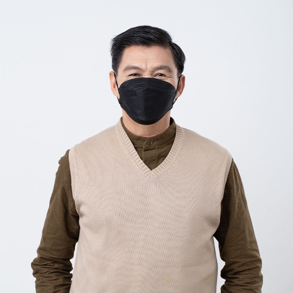 Người bệnh cần đeo khẩu trang và hạn chế tiếp xúc gần để tránh lây lan virus cúm cho gia đình