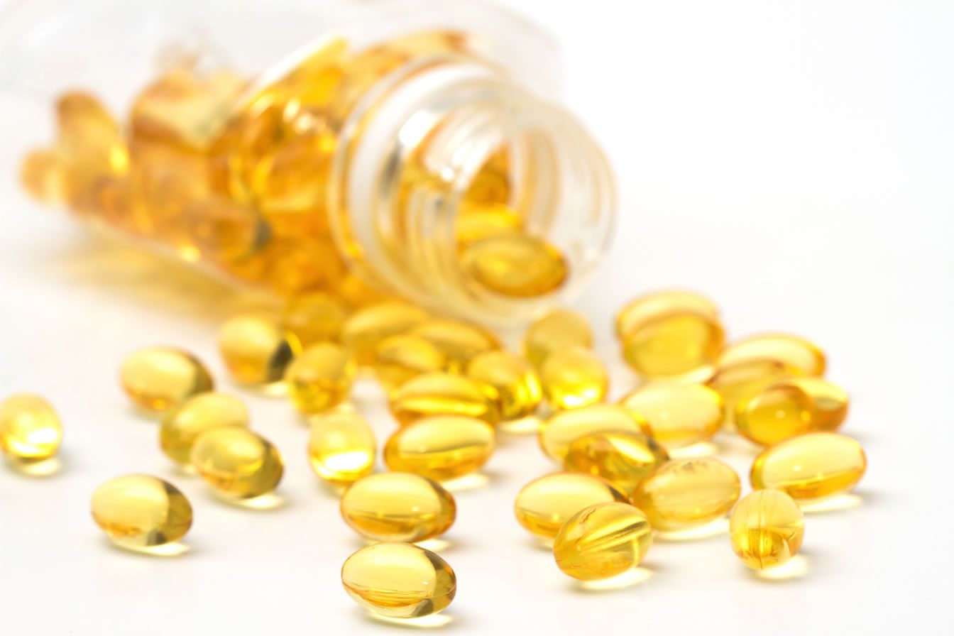 Hình ảnh minh họa các sản phẩm chăm sóc da chứa vitamin E giúp dưỡng ẩm và bảo vệ làn da. 