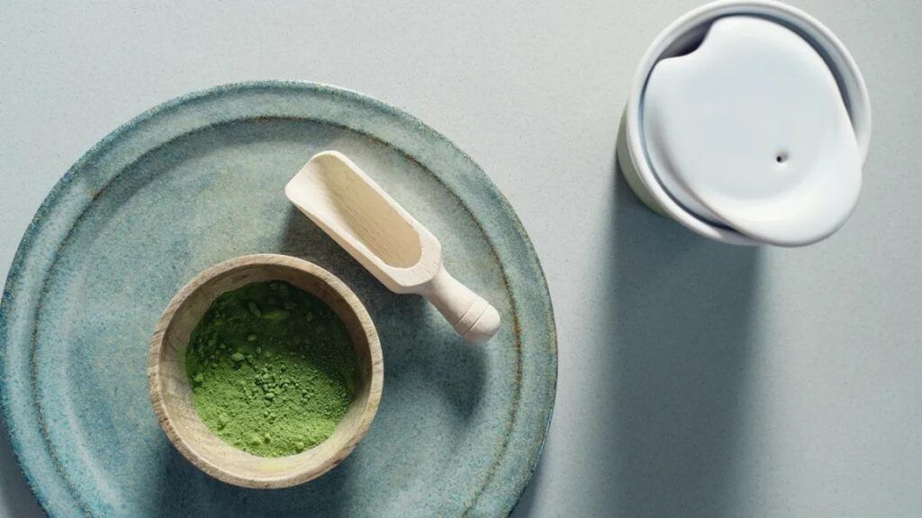 Nên thưởng thức matcha trước 15h00 để cơ thể kịp đào thải hết lượng caffeine trước đêm 