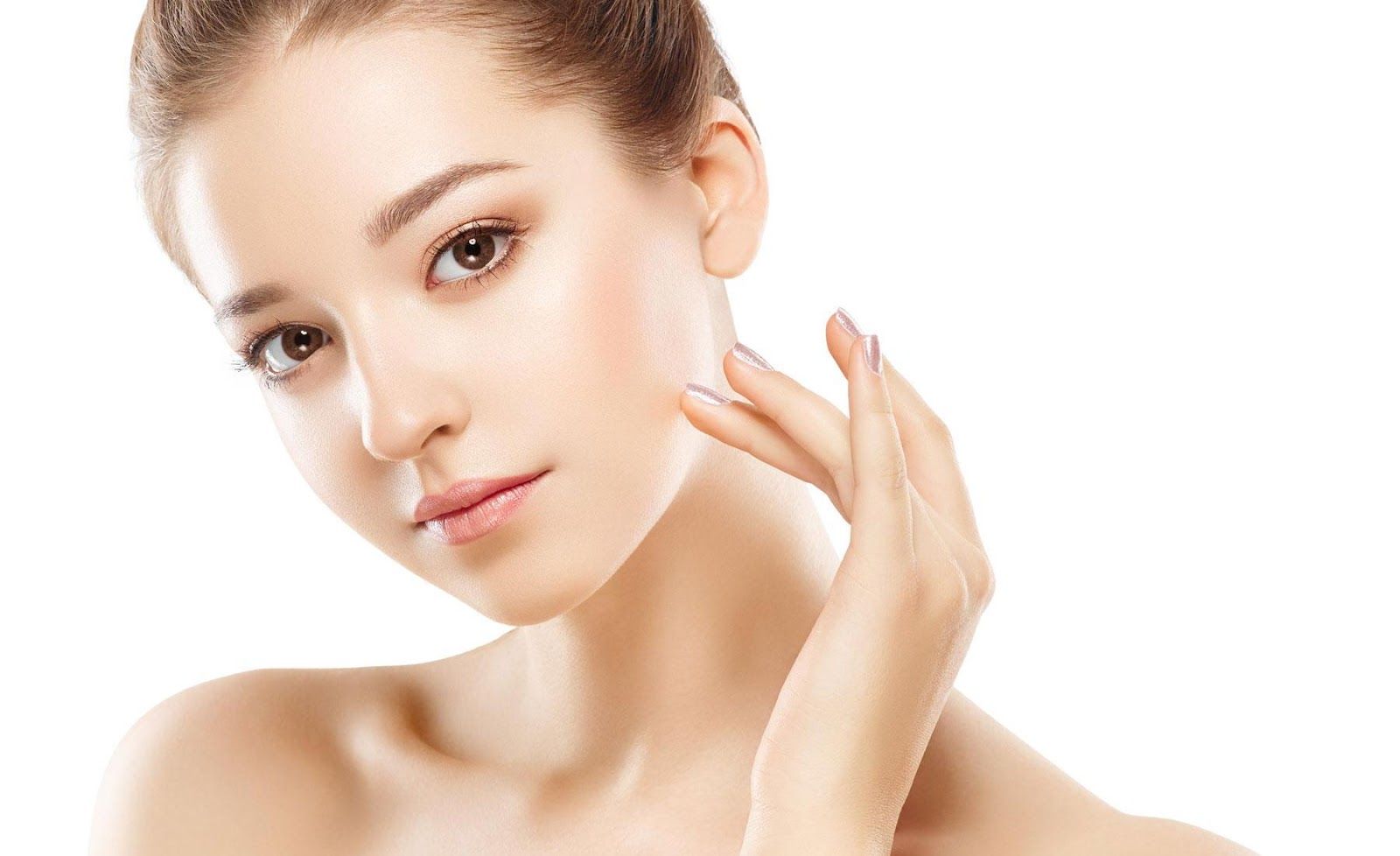 Hình ảnh minh họa quy trình chăm sóc da với các sản phẩm chứa vitamin E. 