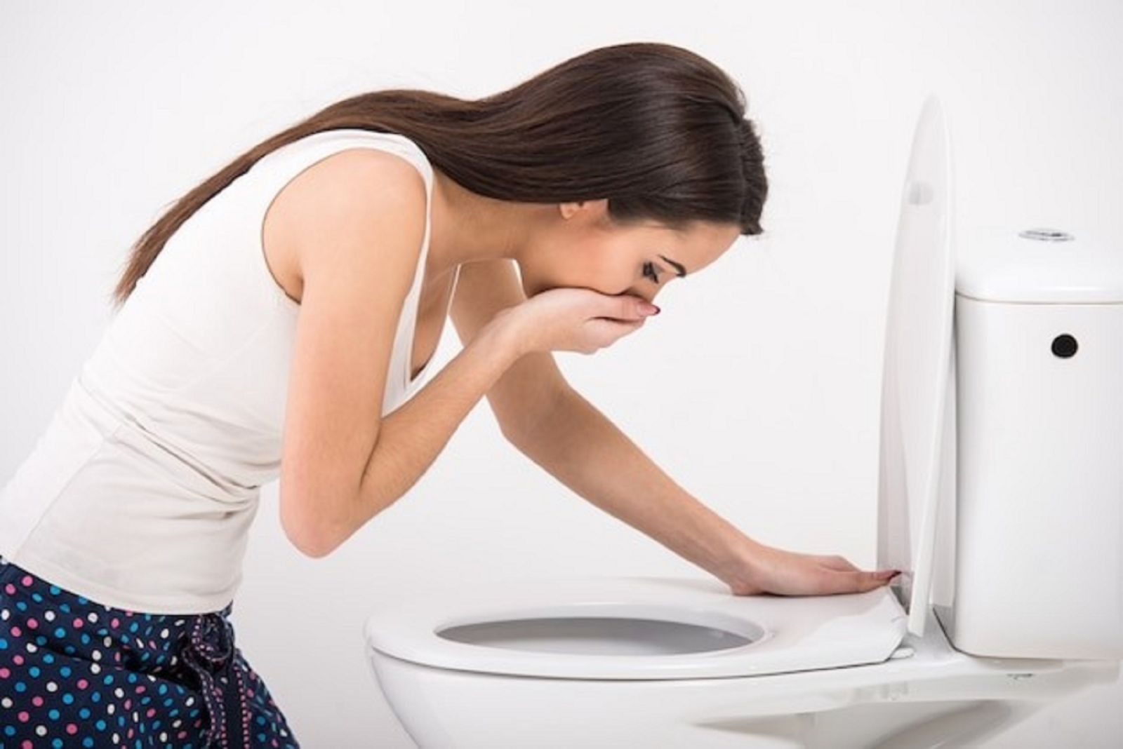 Buồn nôn là một triệu chứng điển hình của dạ dày trào ngược lên thực quản