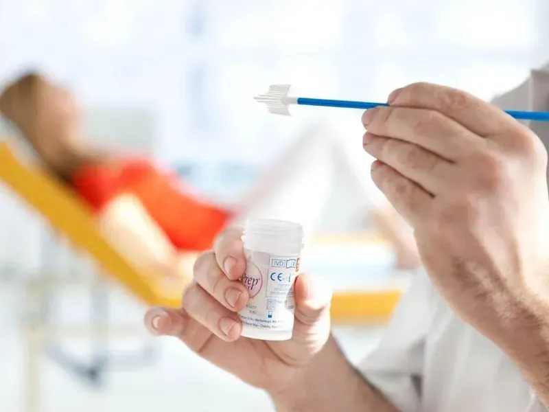 Việc thăm khám và điều trị đồng thời giúp ngăn chặn tình trạng lây nhiễm chéo