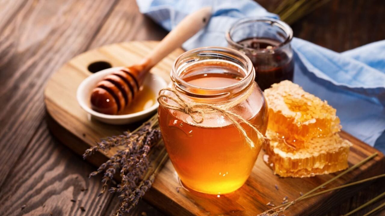 Vết côn trùng cắn thường gây sưng đỏ và ngứa tại chỗ