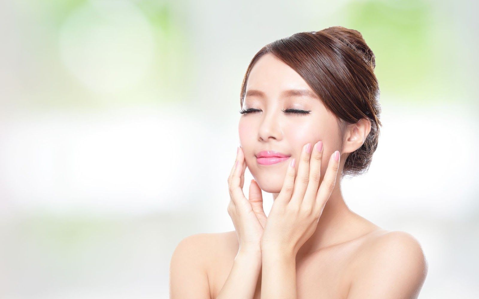 Việc sử dụng kem chống nắng phổ rộng mỗi ngày là điều kiện bắt buộc để bảo vệ làn da khi dùng Retinol