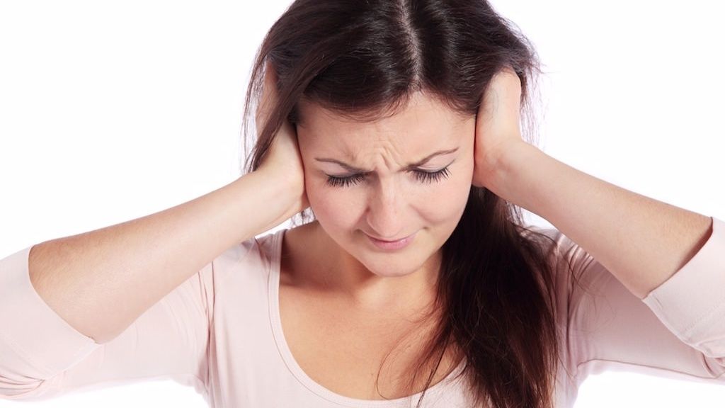 Chứng ù tai kéo dài gây mất ngủ kinh niên và suy nhược tinh thần nghiêm trọng