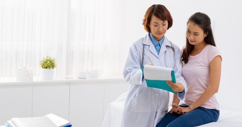 Nên thăm khám bác sĩ sản phụ khoa để tìm chính xác nguyên nhân gây rong kinh 