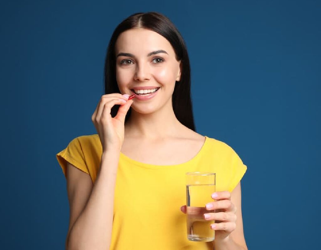 Nên chia nhỏ liều uống và bổ sung thật nhiều nước trong ngày khi sử dụng Vitamin C 