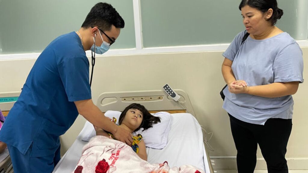 Ngộ độc thực phẩm có thể xảy ra khi sử dụng thực phẩm bị nhiễm khuẩn hoặc ôi thiu