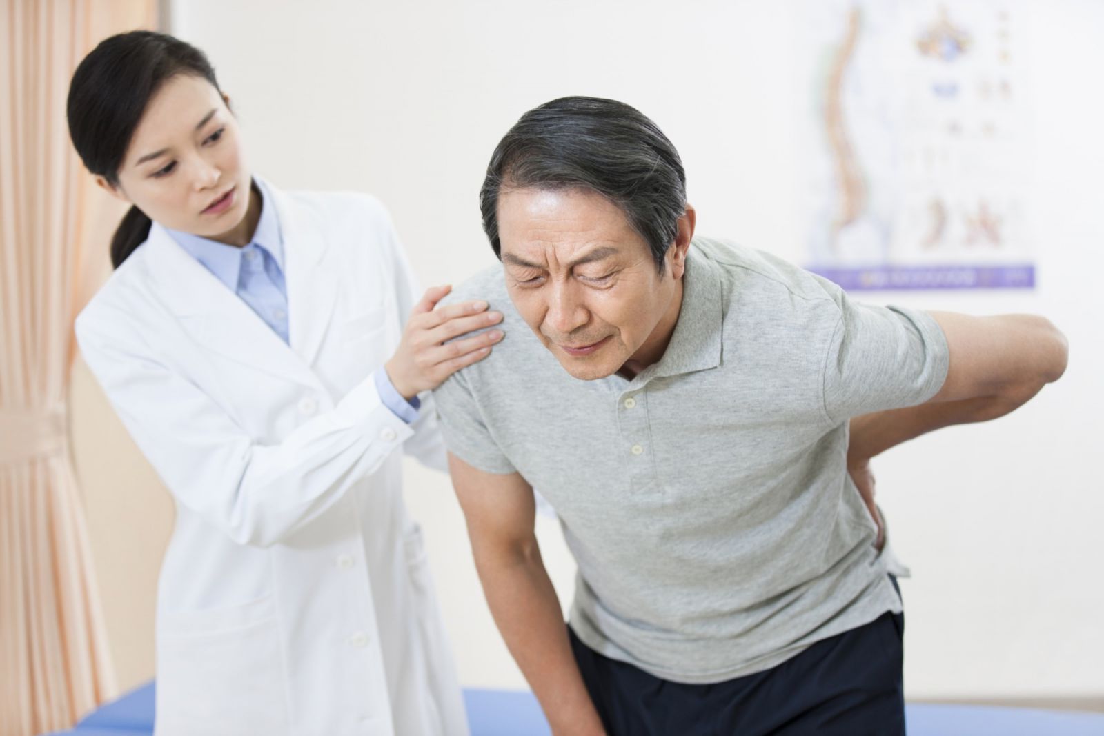 Vật lý trị liệu là phương pháp hỗ trợ điều trị đau cột sống thắt lưng