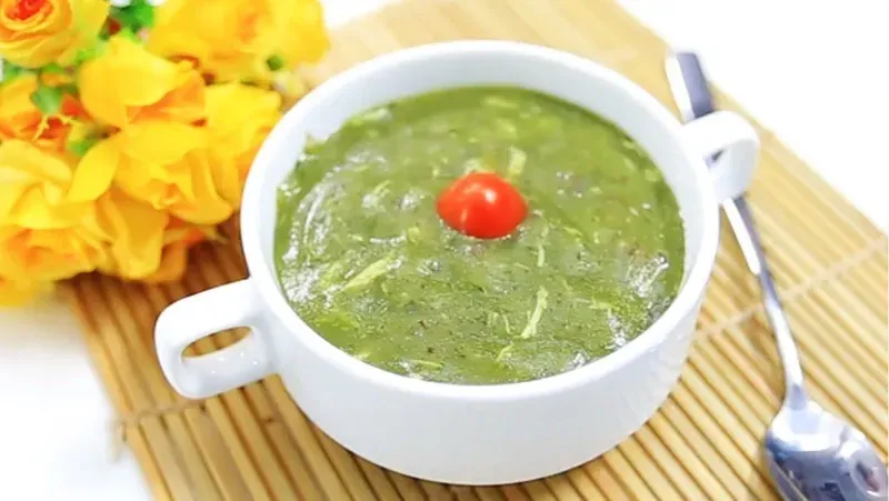 Chế biến thức ăn dạng lỏng, ấm giúp người bệnh dễ nuốt và tránh kích ứng họng gây ho khi ăn