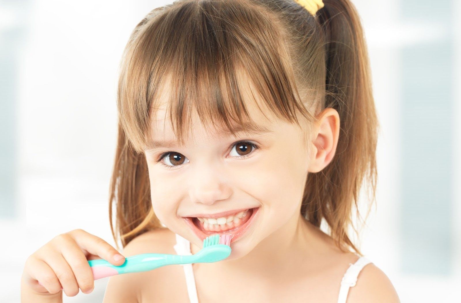 Vệ sinh răng miệng đúng cách giúp giảm nguy cơ viêm và sưng nướu răng