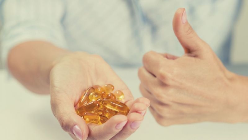 Hình ảnh minh họa thực phẩm giàu omega 3 thường được khuyến khích trong chế độ dinh dưỡng của phụ nữ mang thai. 