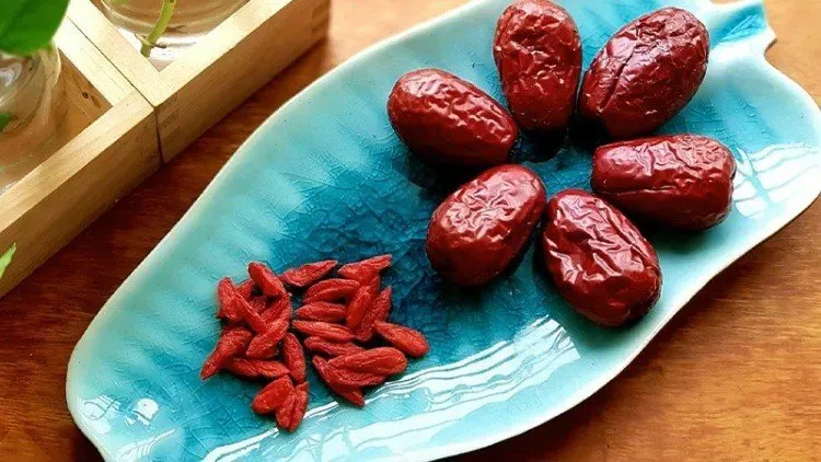 Uống nước táo đỏ kỷ tử mỗi ngày mang lại nhiều lợi ích nếu dùng đúng liều lượng 
