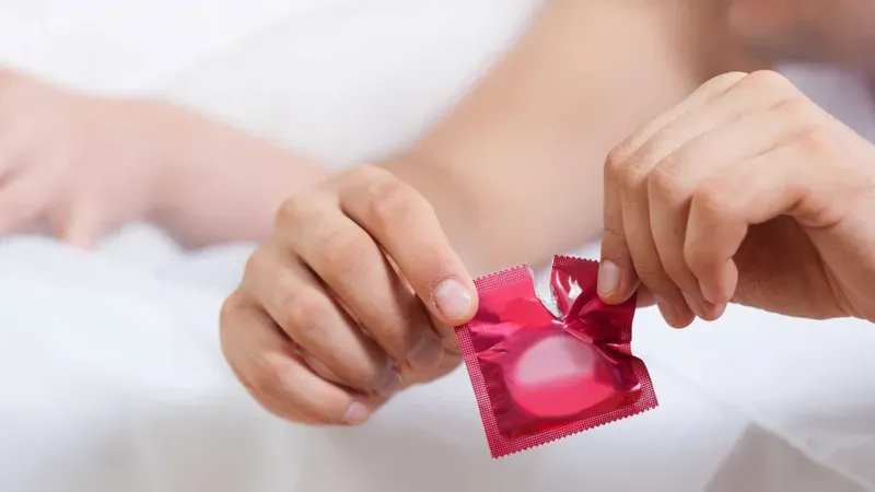 Việc trang bị kiến thức về con đường lây nhiễm HIV là bước đầu tiên để bảo vệ sức khỏe tình dục 