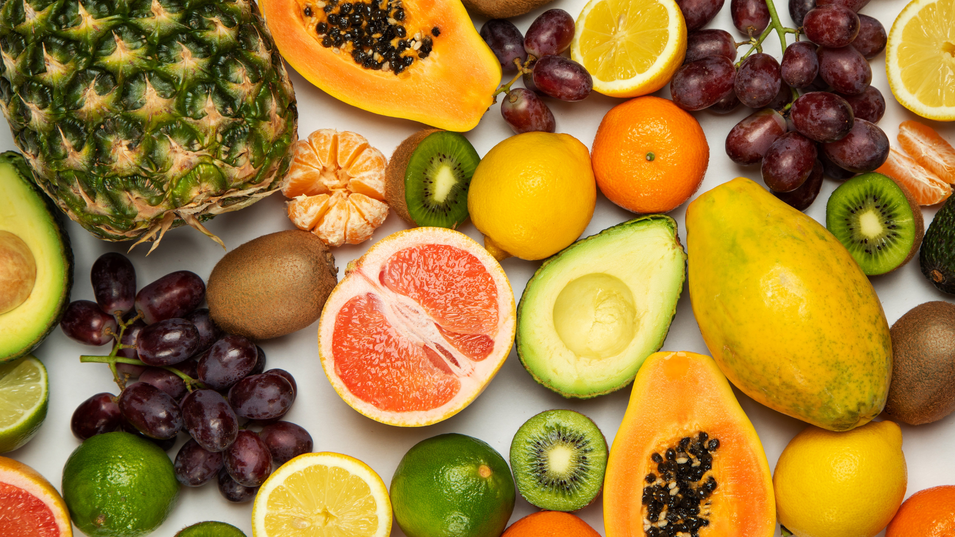 Bổ sung đầy đủ các loại vitamin từ trái cây tươi giúp tăng cường hệ miễn dịch cho làn da từ bên trong 