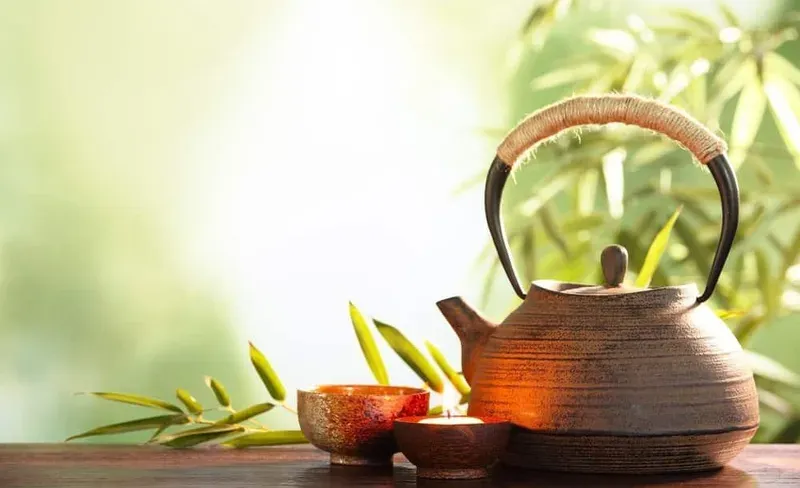 Việc sắc nước đúng liều lượng giúp đảm bảo những điều cần lưu ý khi sử dụng lá đinh lăng