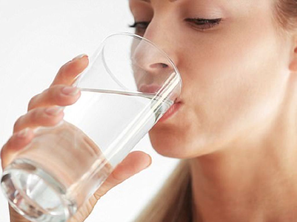 Táo bón có thể gây đầy hơi và khó chịu ở vùng bụng