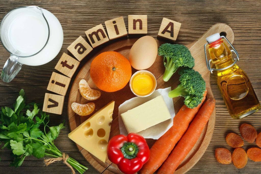 Thực phẩm giàu vitamin A như cà rốt, trứng và rau xanh hỗ trợ duy trì thị lực và bảo vệ sức khỏe đôi mắt 