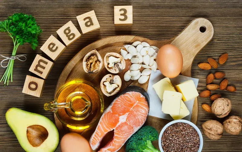 Các loại quả mọng và hạt dinh dưỡng cung cấp Omega-3 và vitamin E hỗ trợ kháng viêm cho gan 