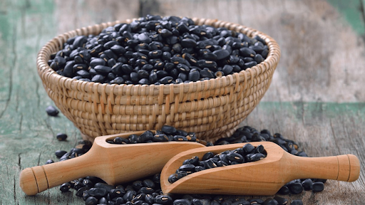 Nước đậu đen giàu khoáng chất, vitamin và chất chống oxy hóa.