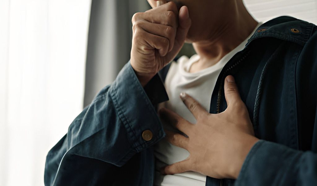 Sốt ở bệnh nhân ung thư phổi thường đi kèm với các cơn ho dai dẳng và suy nhược cơ thể