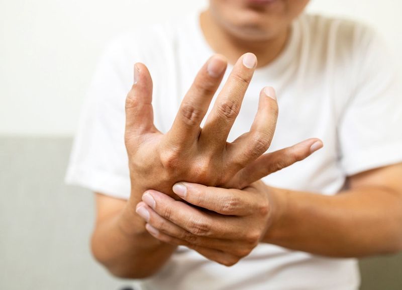 Run tay là một triệu chứng điển hình của bệnh parkinson