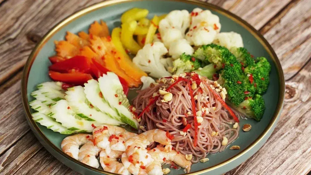 Uống cùng bữa ăn, đúng giờ mỗi ngày để quá trình hấp thu thuốc trọn vẹn