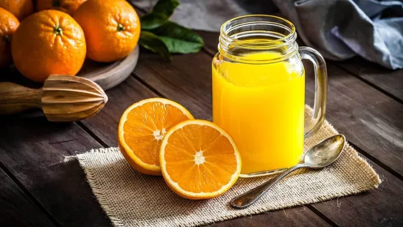 Rau xanh và trái cây tươi là nguồn cung cấp vitamin và chất xơ dồi dào giúp bảo vệ gan 