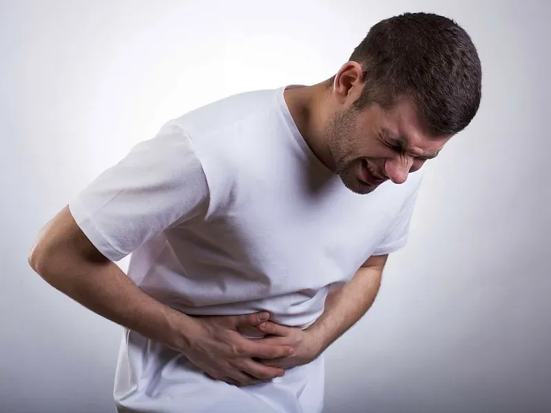 Đau thận trái: nguyên nhân, triệu chứng và cách xử trí