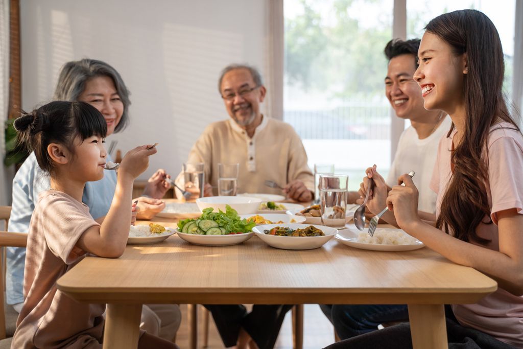 Chế độ dinh dưỡng và sinh hoạt đóng vai trò quan trọng trong việc điều hòa kinh nguyệt 