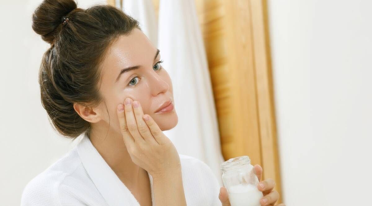 Luôn kiểm tra phản ứng của da trước khi thoa dung dịch củ riềng lên diện rộng 