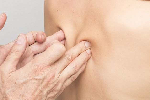 Thường xuyên xoa bóp giúp giảm áp lực lên dây thần kinh tọa 