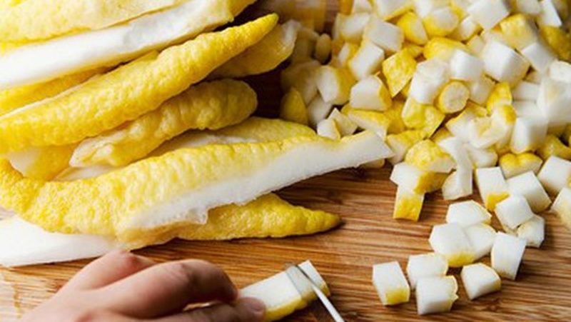 Tinh dầu vỏ phật thủ mang lại công dụng hỗ trợ trị ho và tiêu hóa hiệu quả (Nguồn: Sưu tầm)