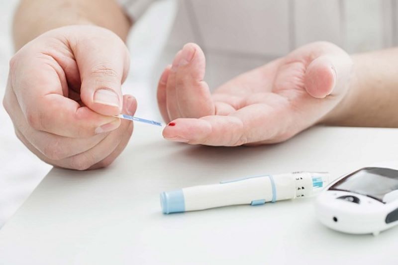 Kiểm tra đường huyết thường xuyên sau khi dùng bữa