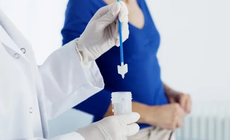 Hình minh họa quy trình lấy mẫu xét nghiệm PAP smear diễn ra nhanh chóng và không gây đau đớn