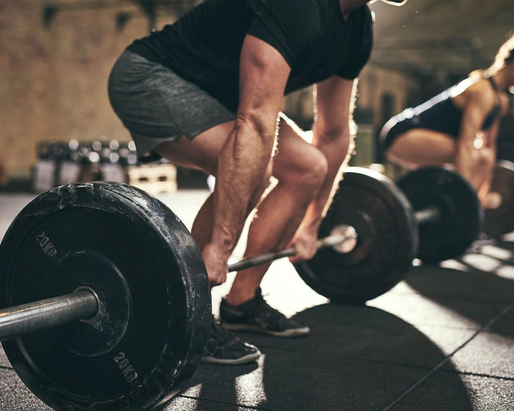 Căng cơ tay gây ra tình trạng sưng đau và hạn chế khả năng vận động của cánh tay