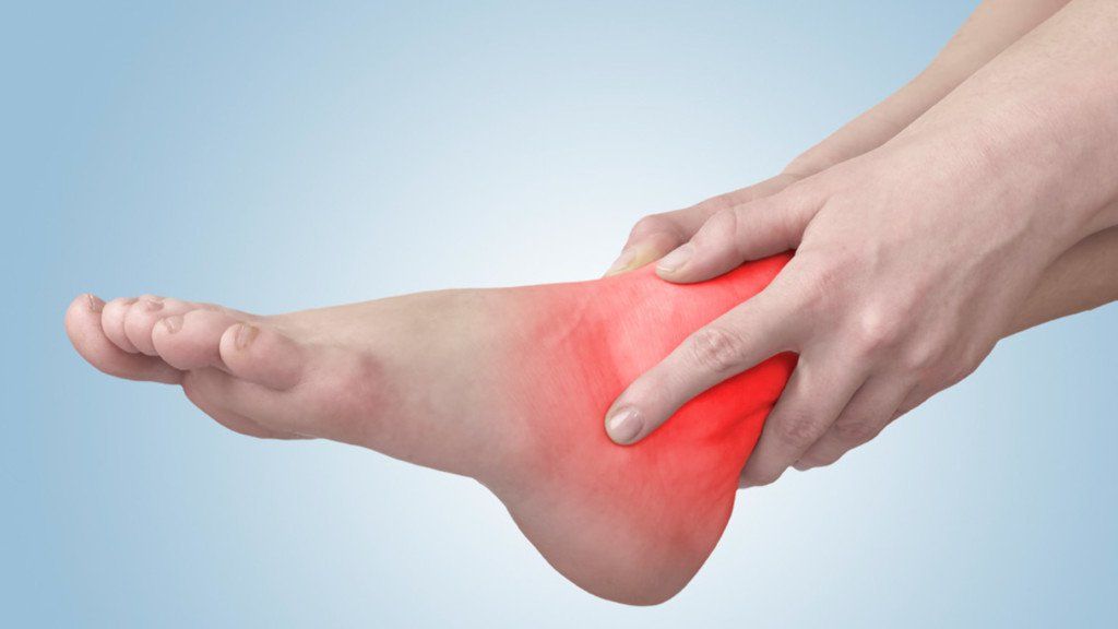 Băng ép đúng cách giúp cố định khớp và giảm sưng nề sau chấn thương 