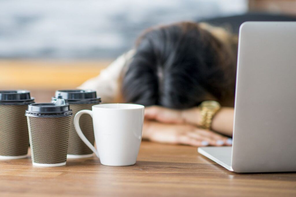 Uống cà phê vào ban đêm có thể làm gián đoạn chu kỳ nghỉ ngơi của cơ thể