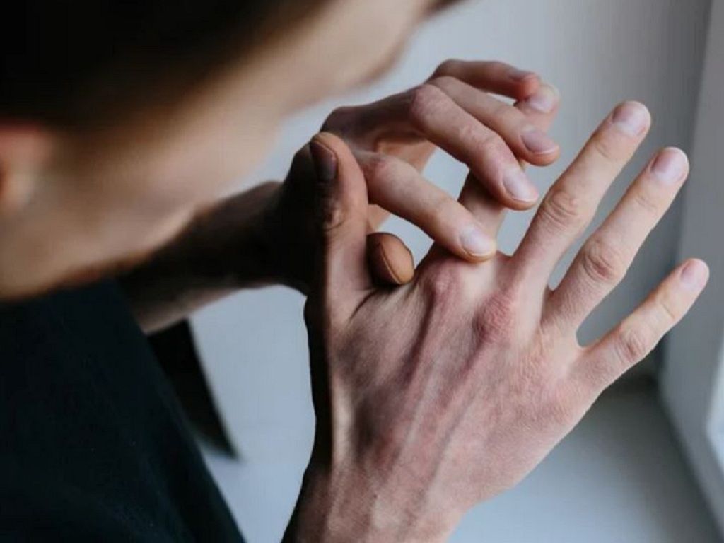 Thời tiết lạnh có thể khiến da khô và dễ bị kích ứng gây ngứa.