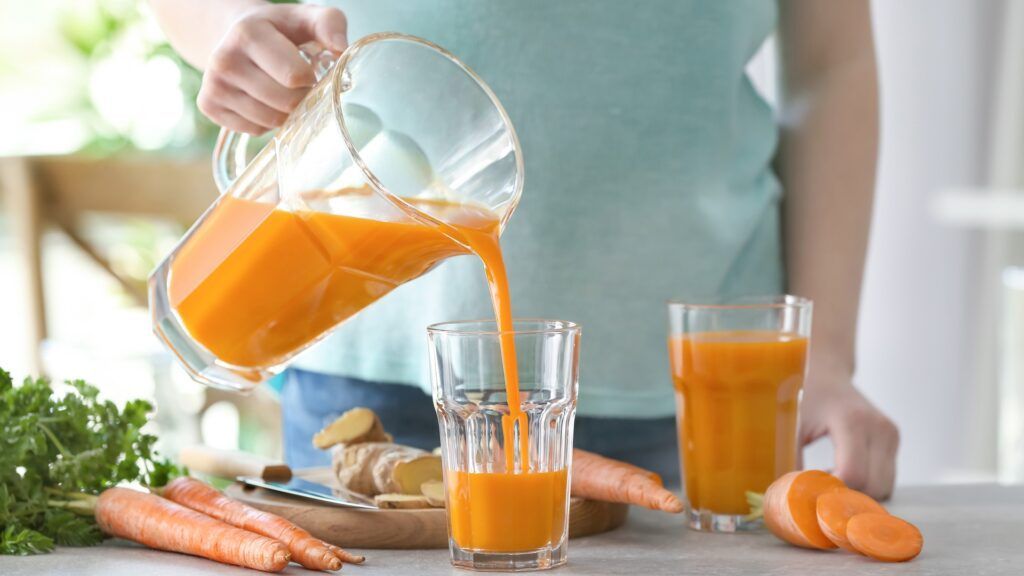 Trà gừng mật ong ấm giúp làm dịu dạ dày và giảm đầy hơi nhanh chóng 
