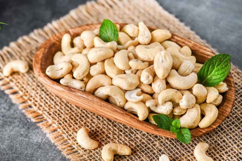 Hạt điều cung cấp nguồn dinh dưỡng quý giá hỗ trợ người bệnh phục hồi thể trạng
