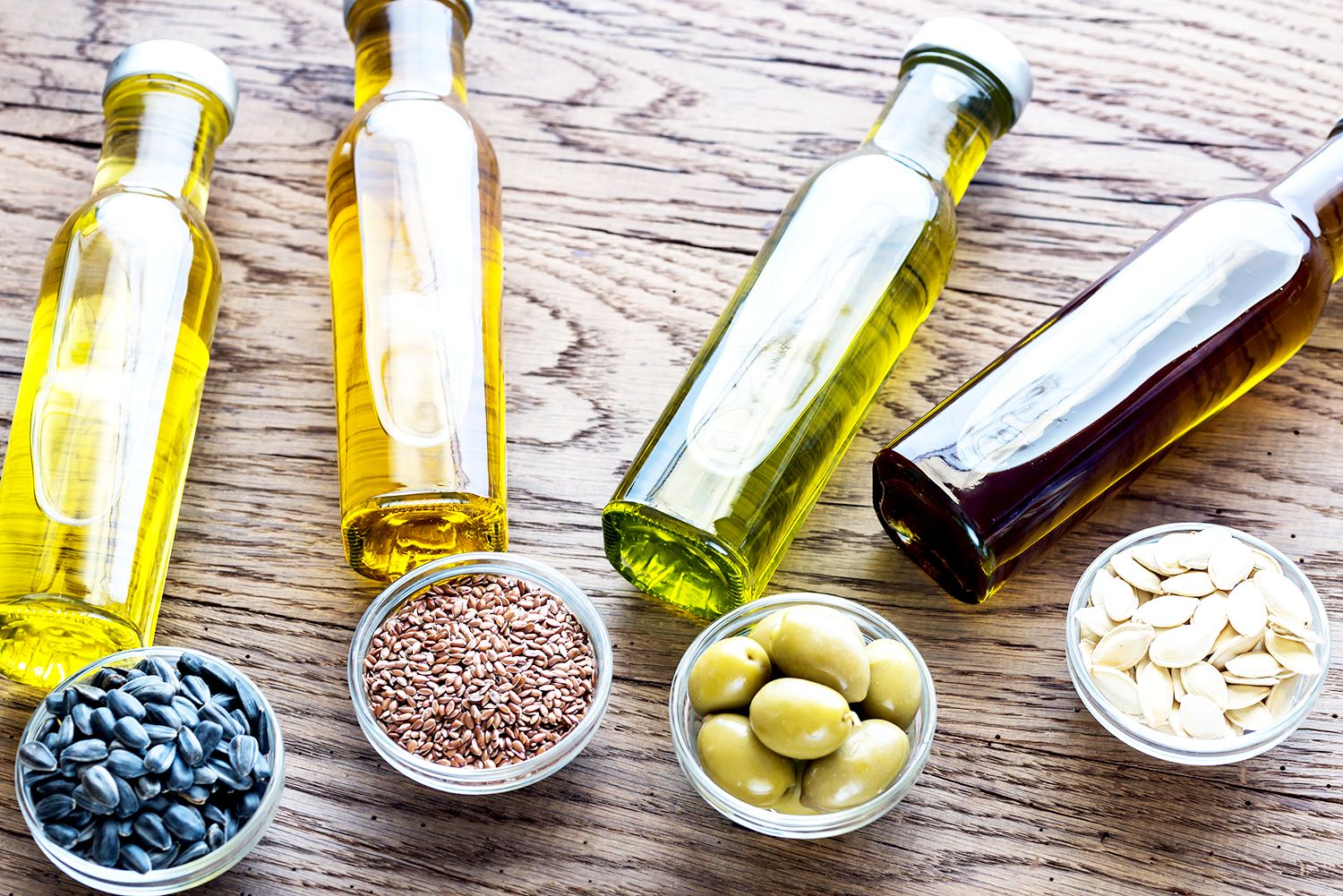 Các loại dầu hạt giàu Omega-3 và Omega-6 hỗ trợ dọn dẹp mỡ thừa trong lòng mạch 