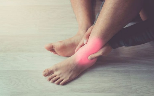 Người bệnh gút nên phối hợp dùng thuốc và duy trì chế độ dinh dưỡng lành mạnh 