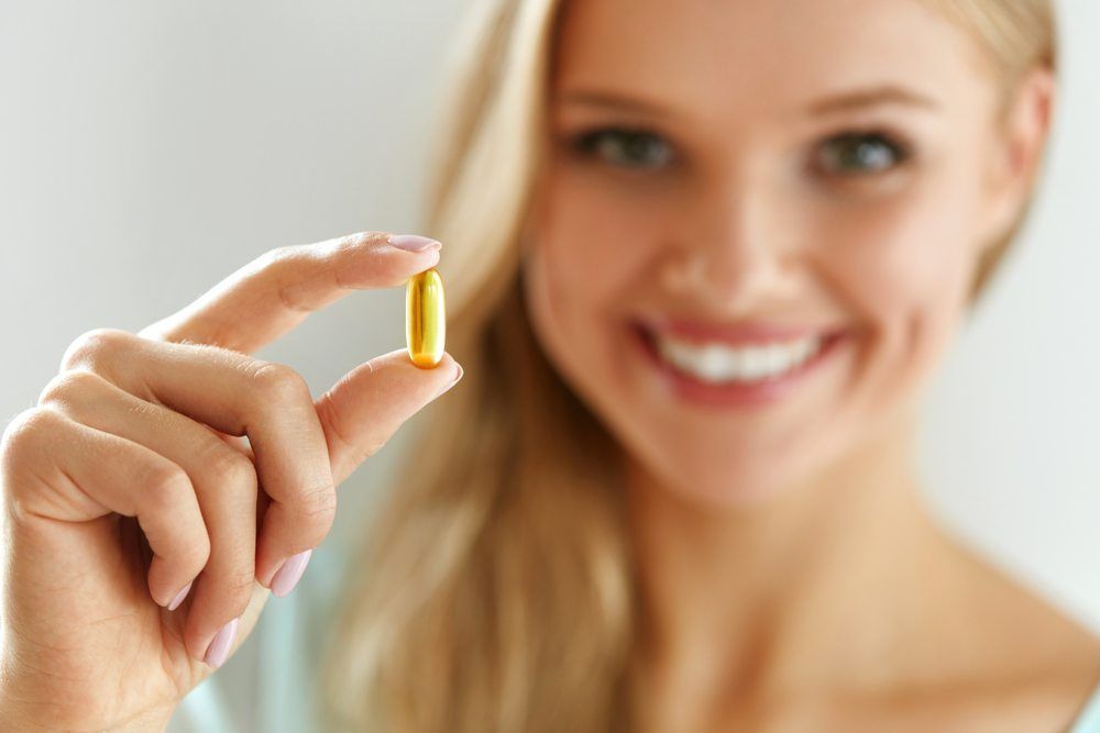 Hình ảnh minh họa viên uống vitamin E thường được sử dụng trong các sản phẩm bổ sung dinh dưỡng. 