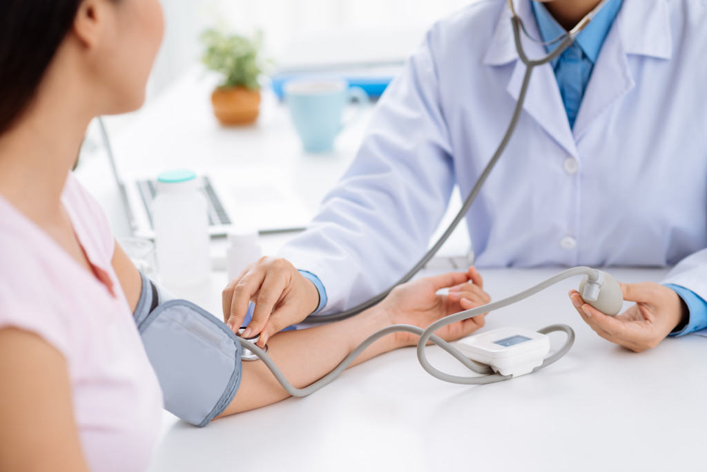 Hình minh họa nhận biết dấu hiệu sớm giúp phòng ngừa biến chứng cho tim mạch
