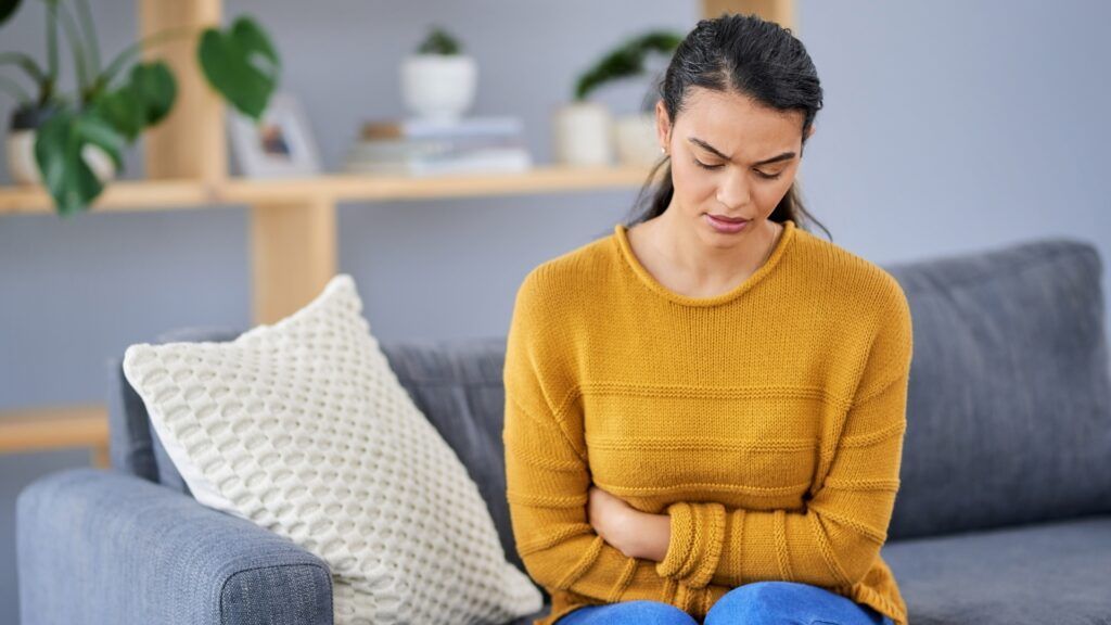 Cảm giác đầy bụng kéo dài khiến người bệnh mệt mỏi và giảm hứng thú ăn uống 
