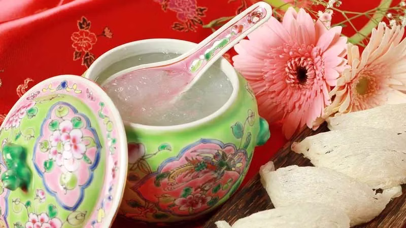 Tổ yến mang lại nguồn dinh dưỡng quý giá giúp người cao huyết áp phục hồi sức khỏe rạng rỡ 