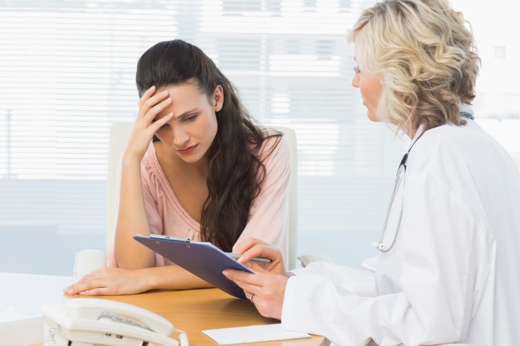 Người trẻ nên tham khảo ý kiến chuyên gia để có phác đồ phục hồi giấc ngủ an toàn 