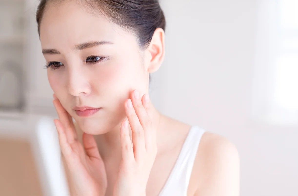Vitamin E hoạt động như một chất chống oxy hóa mạnh mẽ giúp bảo vệ da trước tác hại của tia UV 