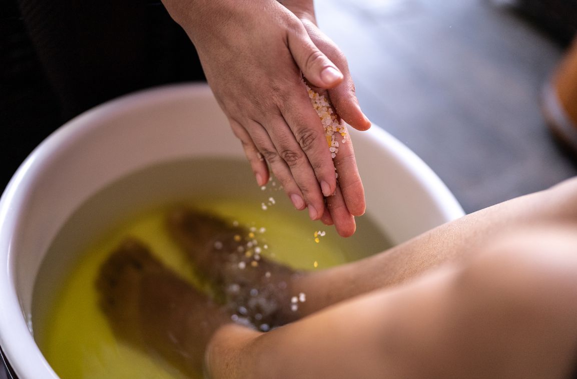 Kết hợp vận động và thay đổi lối sống giúp hỗ trợ kiểm soát suy giãn tĩnh mạch